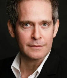 Tom Hollander