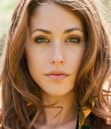 Amanda Crew